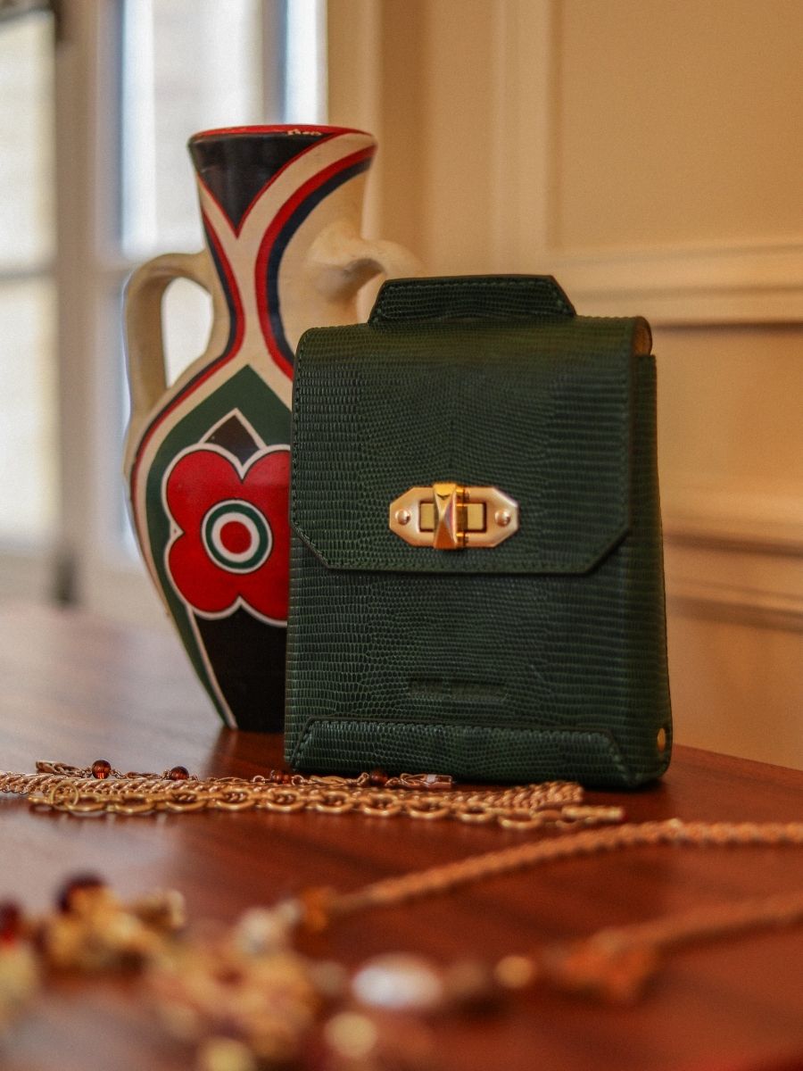 foto-vista-borsa-telefono-in-pelle-verde-agathe-1960-paul-marius-m70-l-dg