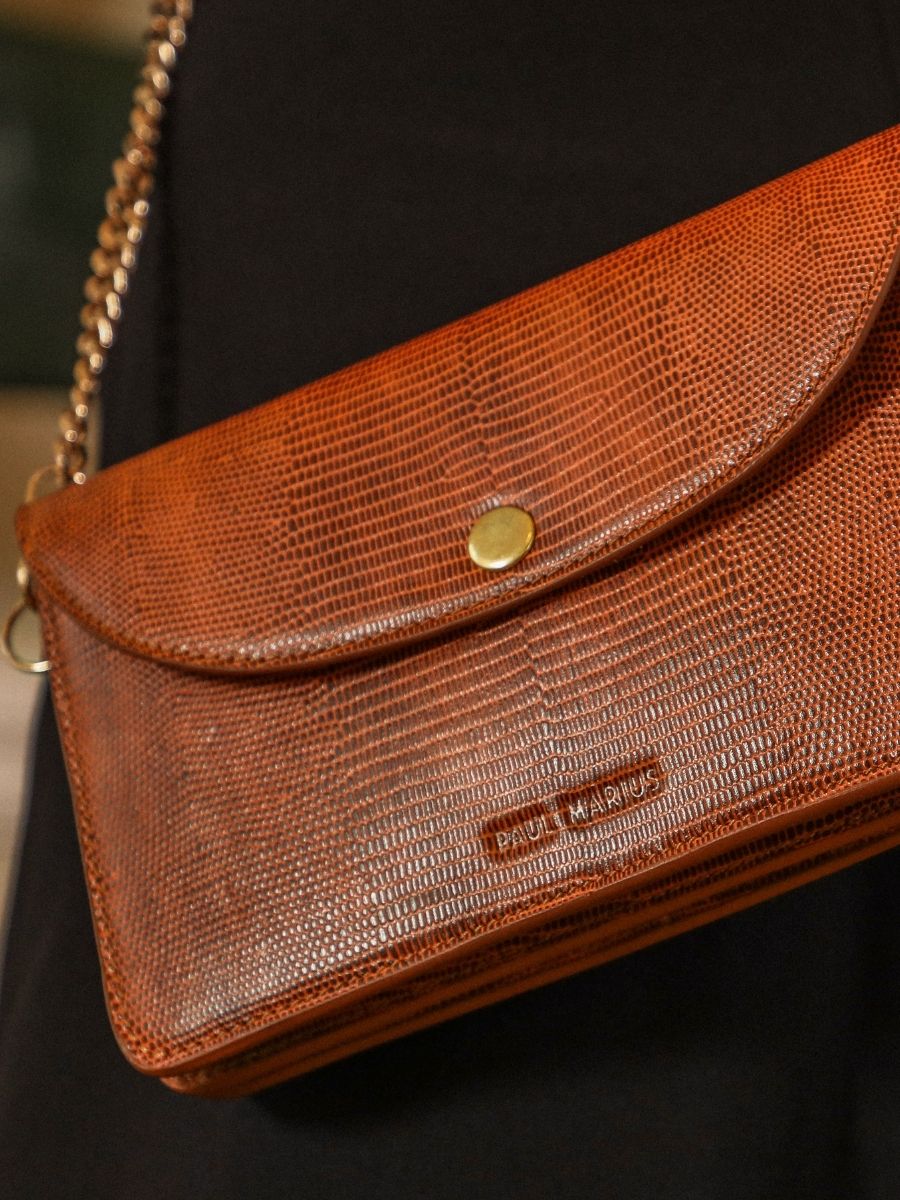 foto-focus-materiale-borsa-pochette-in-pelle-marrone-bertille-1960-paul-marius-w44-l-l