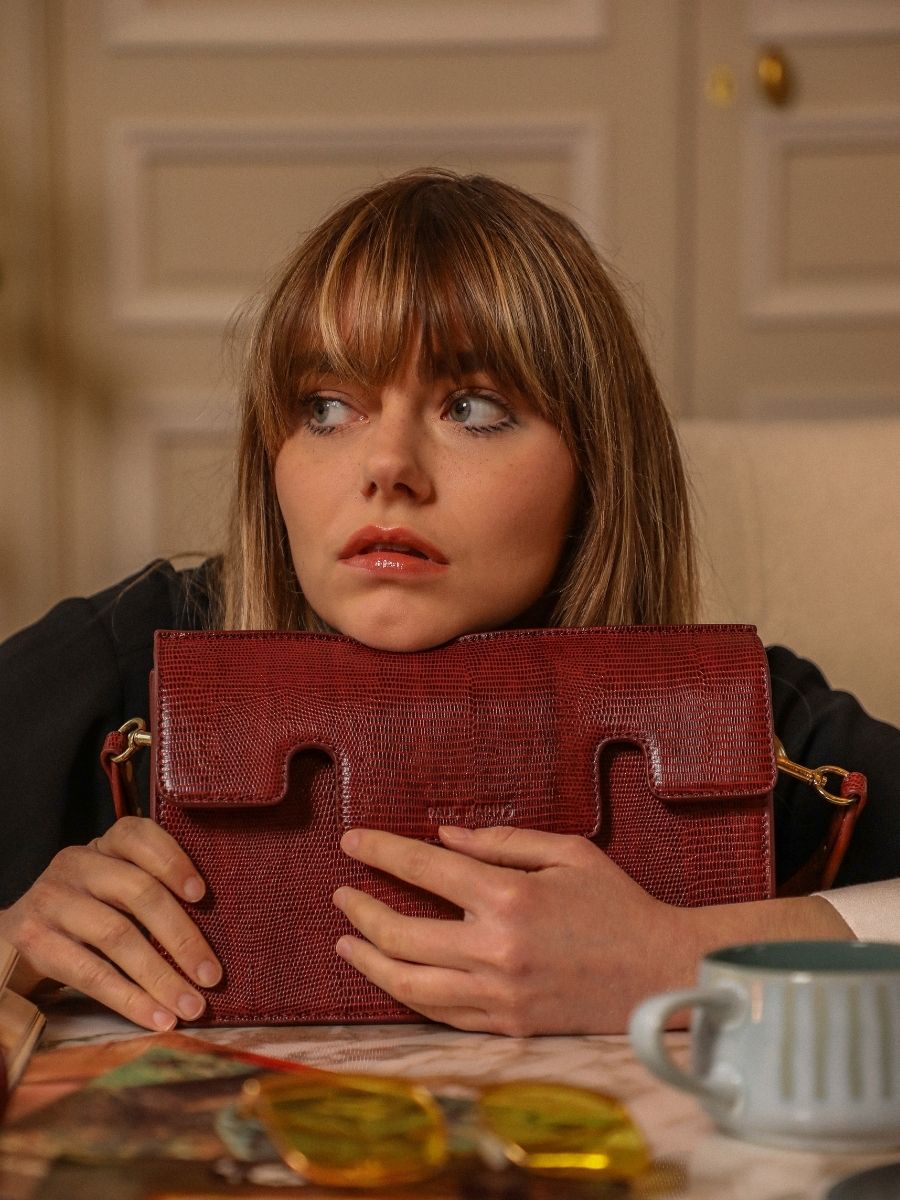 foto-vista-frontale-borsa-baguette-in-pelle-rossa-gabrielle-1960-paul-marius-w42-l-r