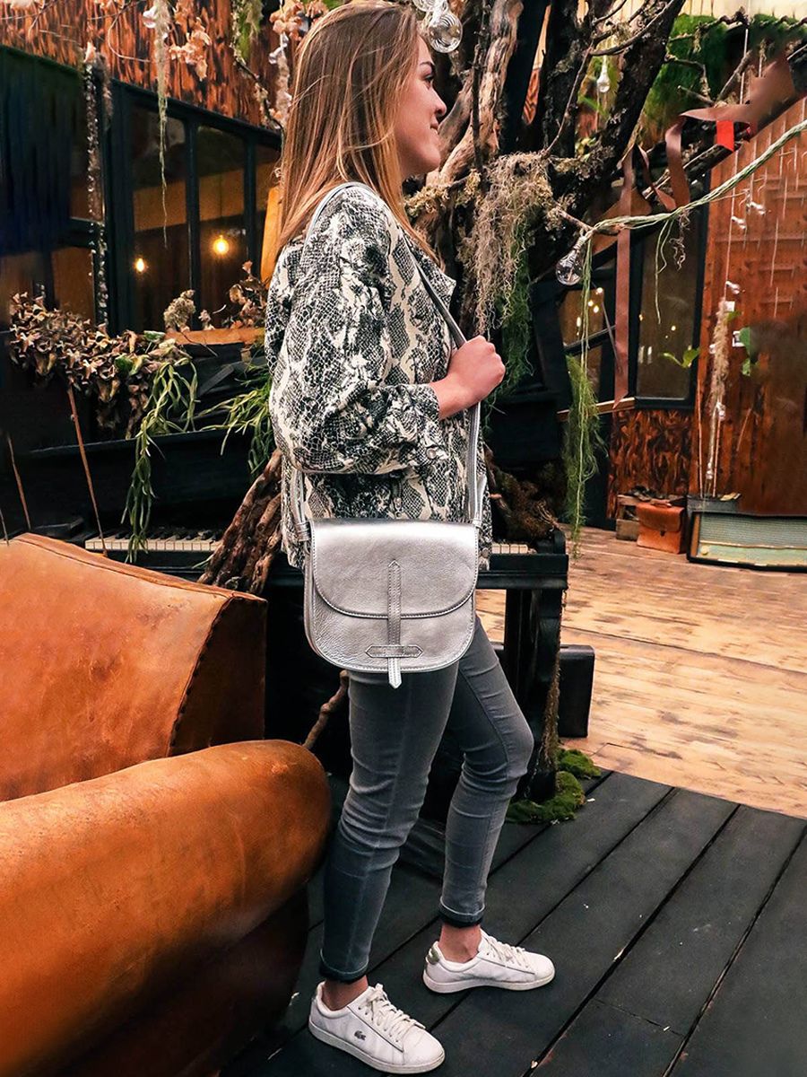 foto-materiale-borsa-a-tracolna-in-pelle-donna-argento-lidole-argento-paul-marius-w16-s