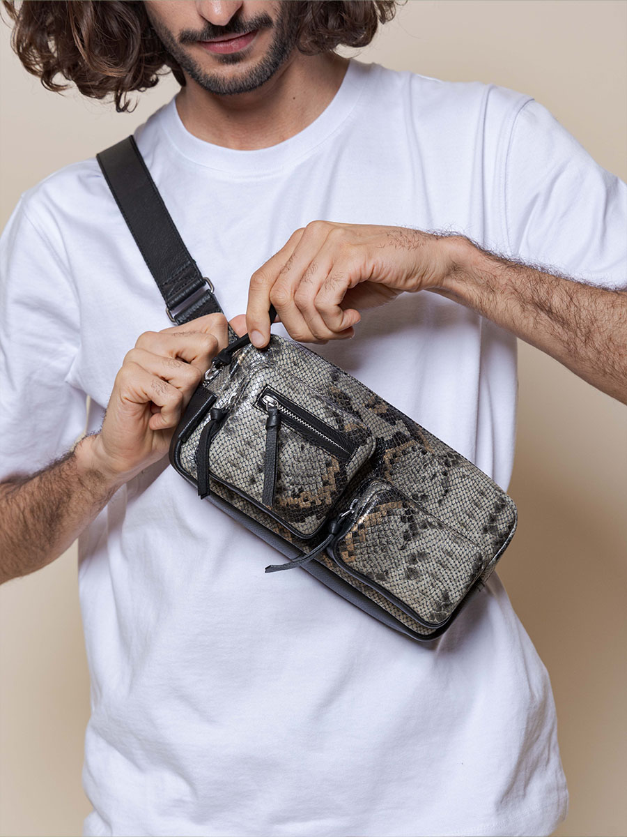 sac-banane-cuir-python-gris-noir-labanane-90s-python-vue-portee-m86-p-gre-b