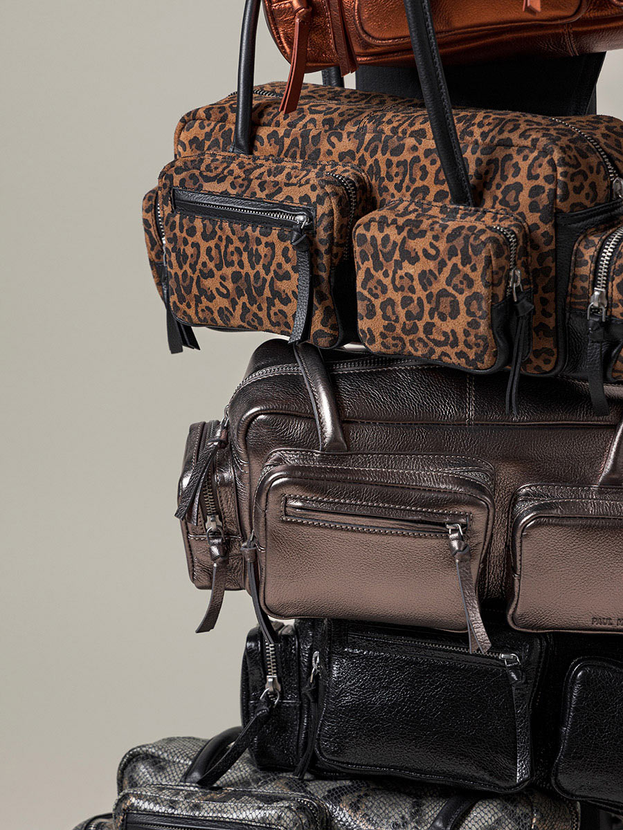 borsa-multitasking-in-pelle-leopardata-nera-lebasset-90s-leopard-vista-zoom-materiale-w56-lp-b