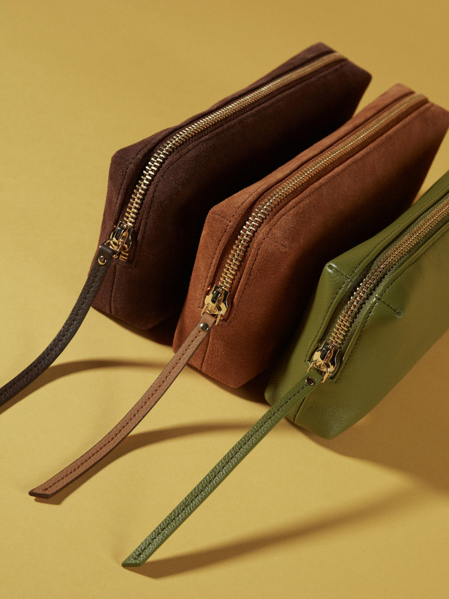 pochette-marron-adam-chocolat-vista-zoom-materiale-m79-su-db