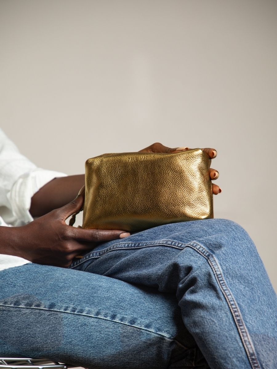 foto-zoom-materiale-pochette-in-pelle-bronzo-adele-bronzo-paul-marius-m500-og