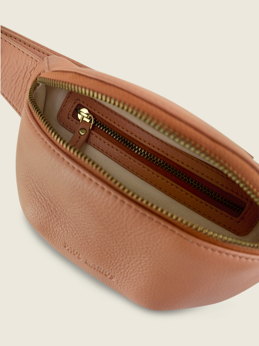 foto-vista-posteriore-mini-marsupio-in-pelle-marrone-labanane-xs-art-deco-caramel-paul-marius-m503xs-ad-ca