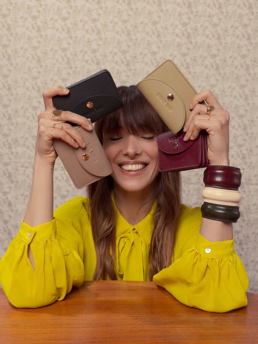 portamonete-in-pelle-basile-mandorla-vista-frontale-m75-al