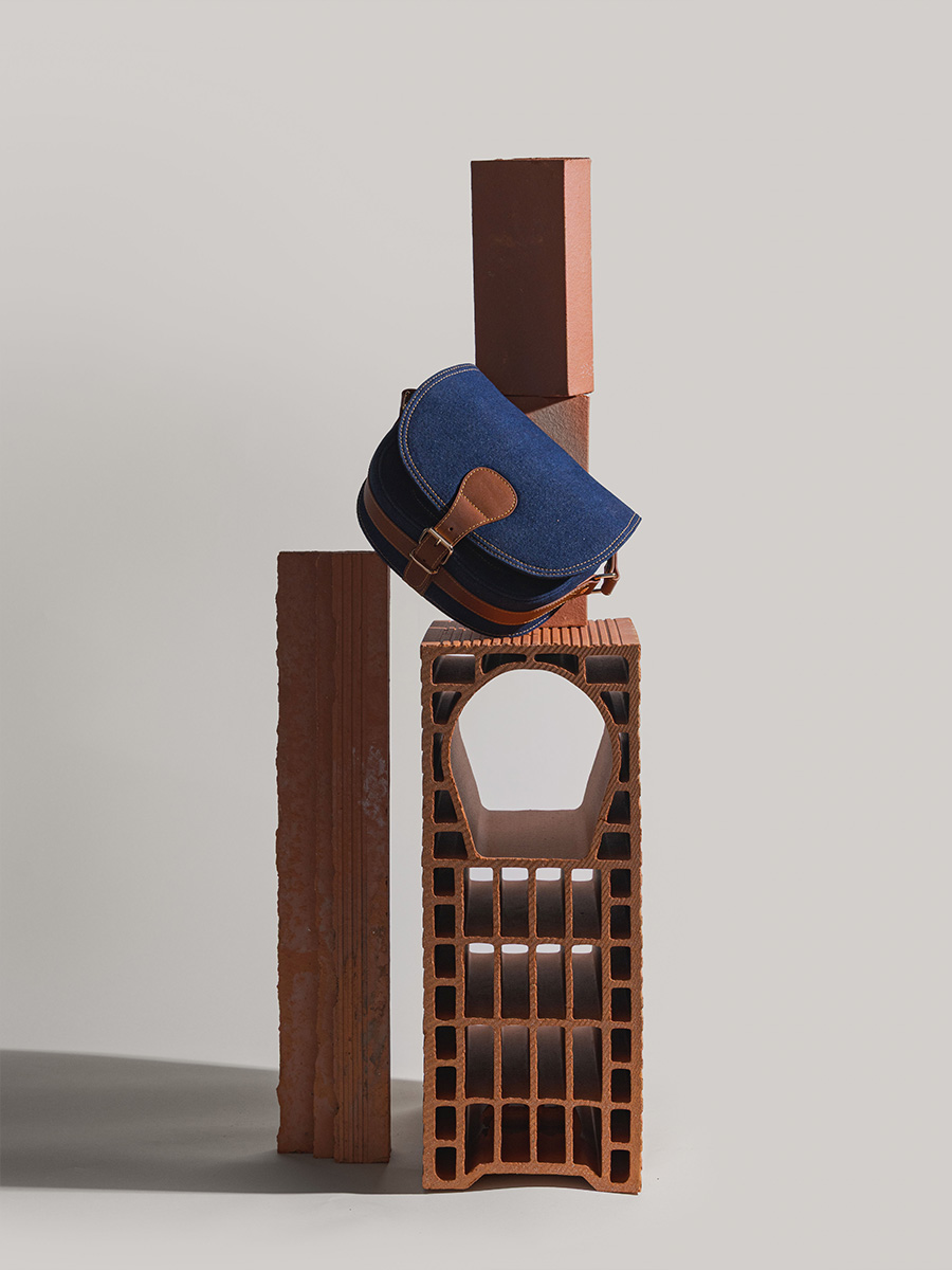 borsa-a-tracolla-blu-jeans-lebohemien-denim-grezzo-vista-zoom-materiale-m44-dblu-denim