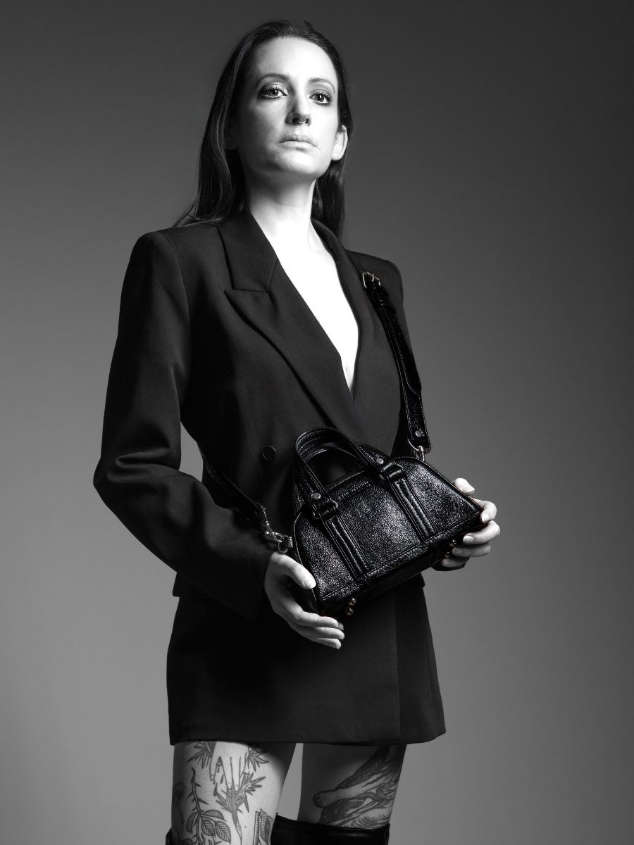 foto-vista-portata-borsa-mano-in-pelle-nera-scintillante-lemini-bowling-eclipse-paul-marius-w45xs-m-b