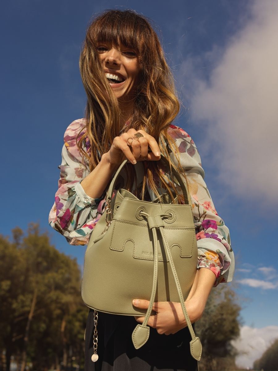 borsa-a-secchiello-in-pelle-capucine-mandorla-vista-laterale-w39-al