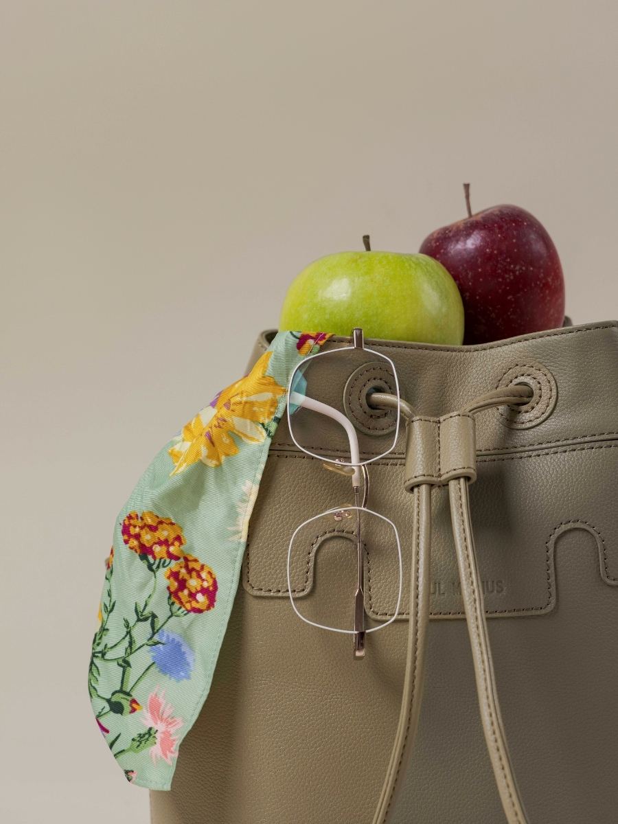 borsa-a-secchiello-in-pelle-capucine-mandorla-vista-zoom-materiale-w39-al