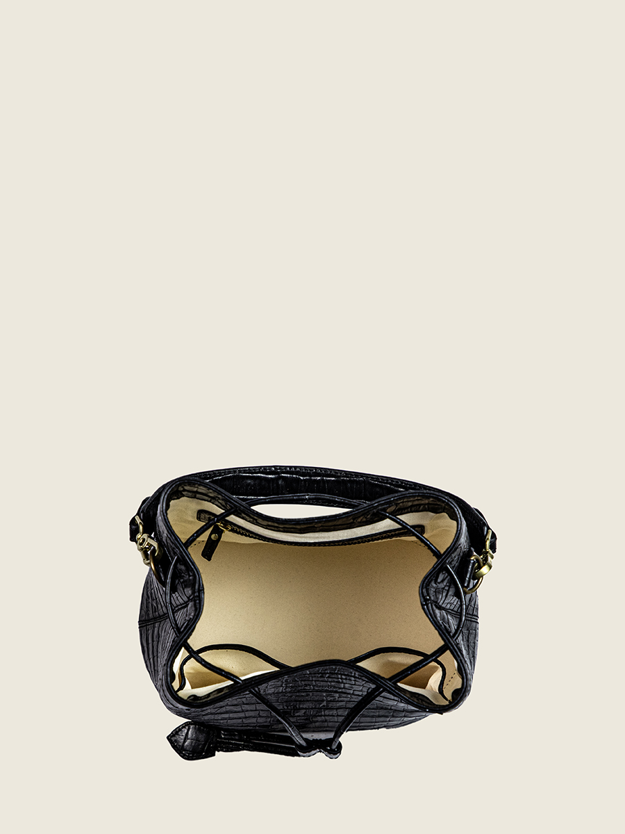 foto-vista-portata-borsa-a-secchiello-in-pelle-nera-carbonio-capucine-heritage-paul-marius-w39-cr-b