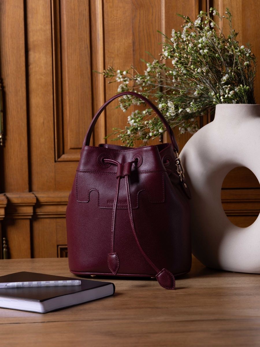 borsa-a-secchiello-in-pelle-viola-capucine-taupe-vista-zoom-materiale-w39-p