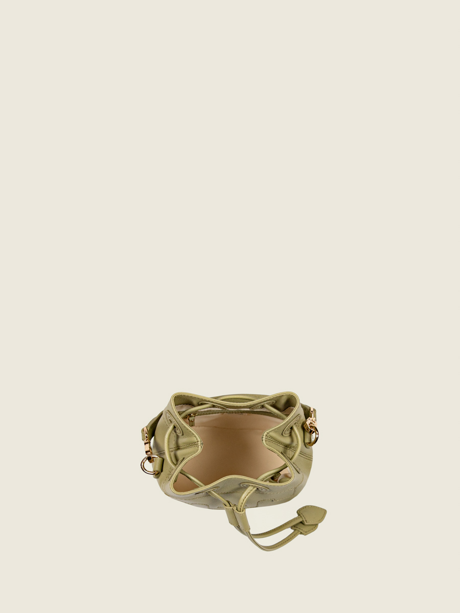 mini-borsa-a-secchiello-in-pelle-capucine-xs-mandorla-vista-portata-w39xs-al