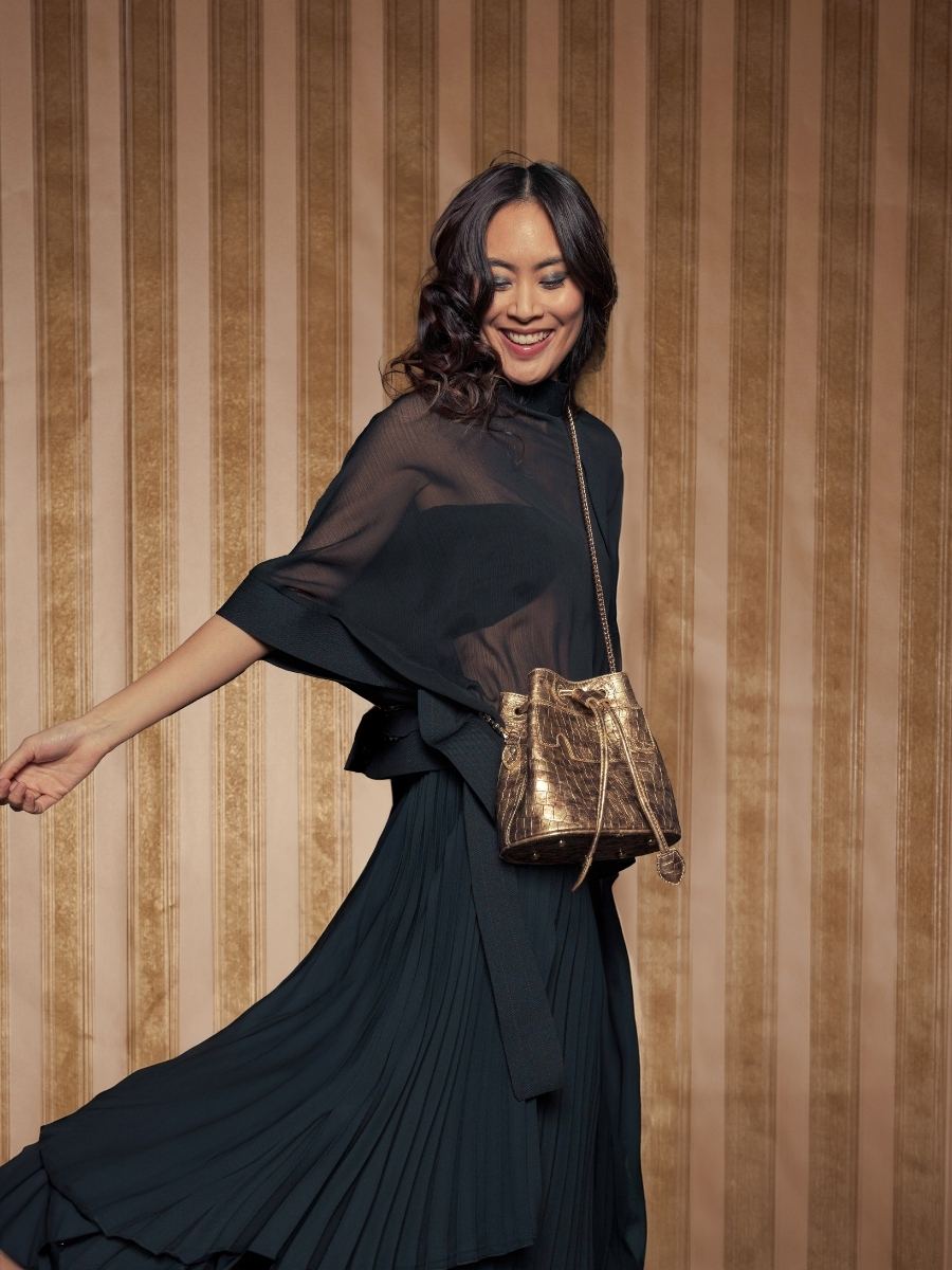 mini-borsa-a-secchiello-in-pelle-dorata-capucine-xs-bijoux-vista-frontale-w39xs-cr-db-g