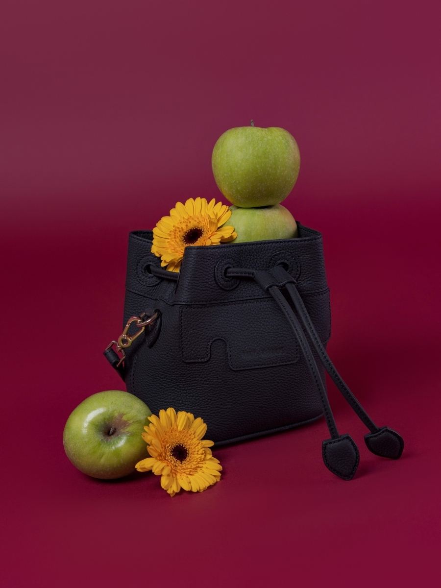 mini-borsa-a-secchiello-in-pelle-capucine-xs-nero-carbone-vista-zoom-materiale-w39xs-bm-b