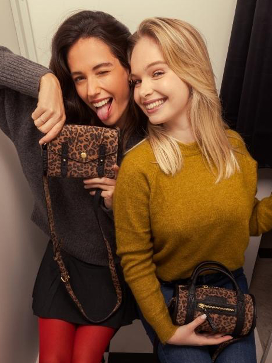 sac-bandouliere-charlie-leopard-noir-vue-portee-w30-lp-b