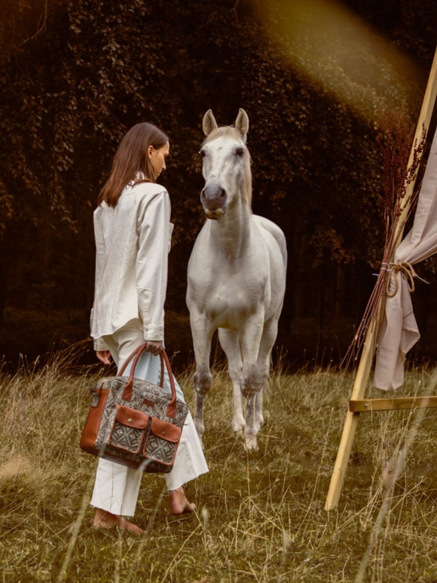 foto-vista-portata-borsa-tracolla-in-pelle-multicolore-ledandy-esperanza-paul-marius-w04-mex