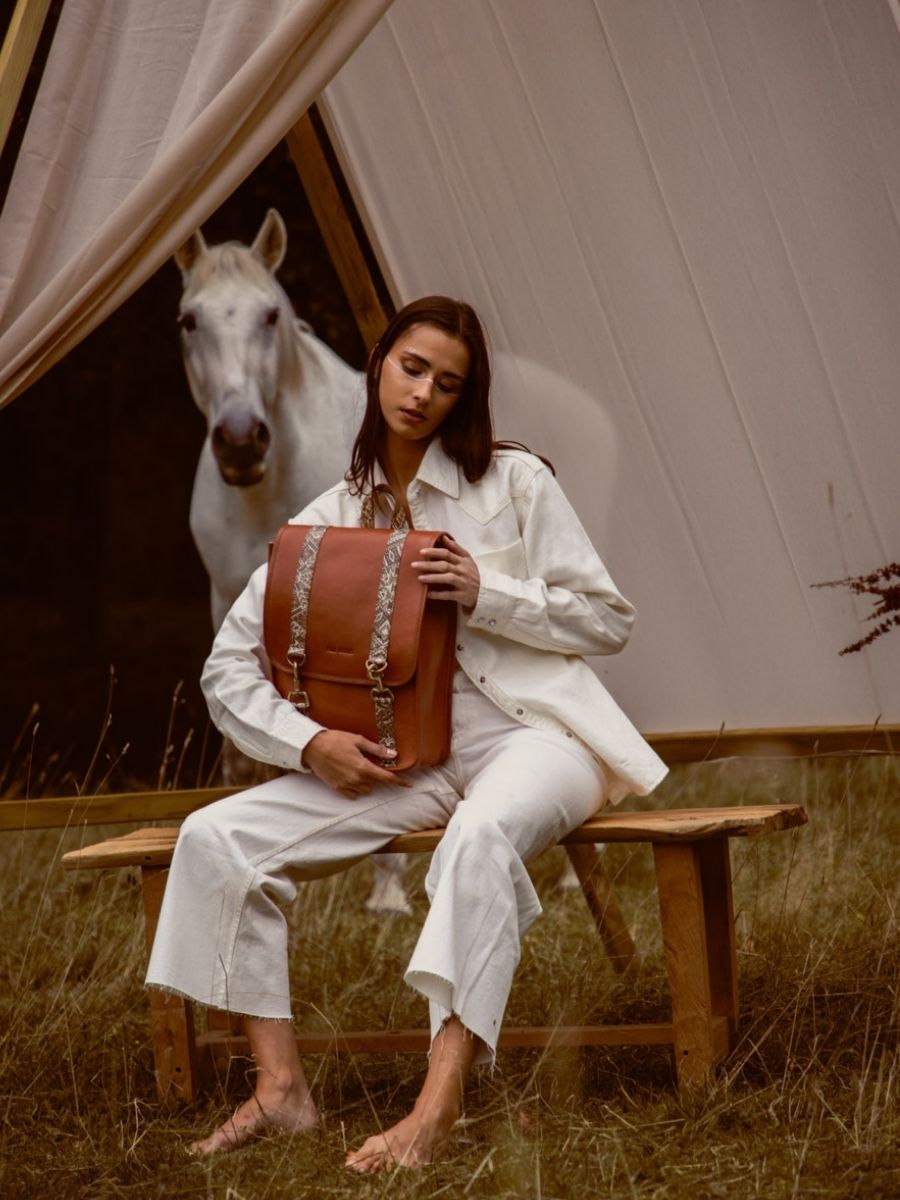 foto-vista-portata-zaino-in-pelle-multicolore-lecoursier-esperanza-paul-marius-m03-mex