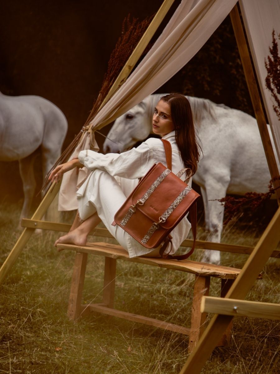 foto-vista-frontale-zaino-in-pelle-multicolore-lecoursier-esperanza-paul-marius-m03-mex