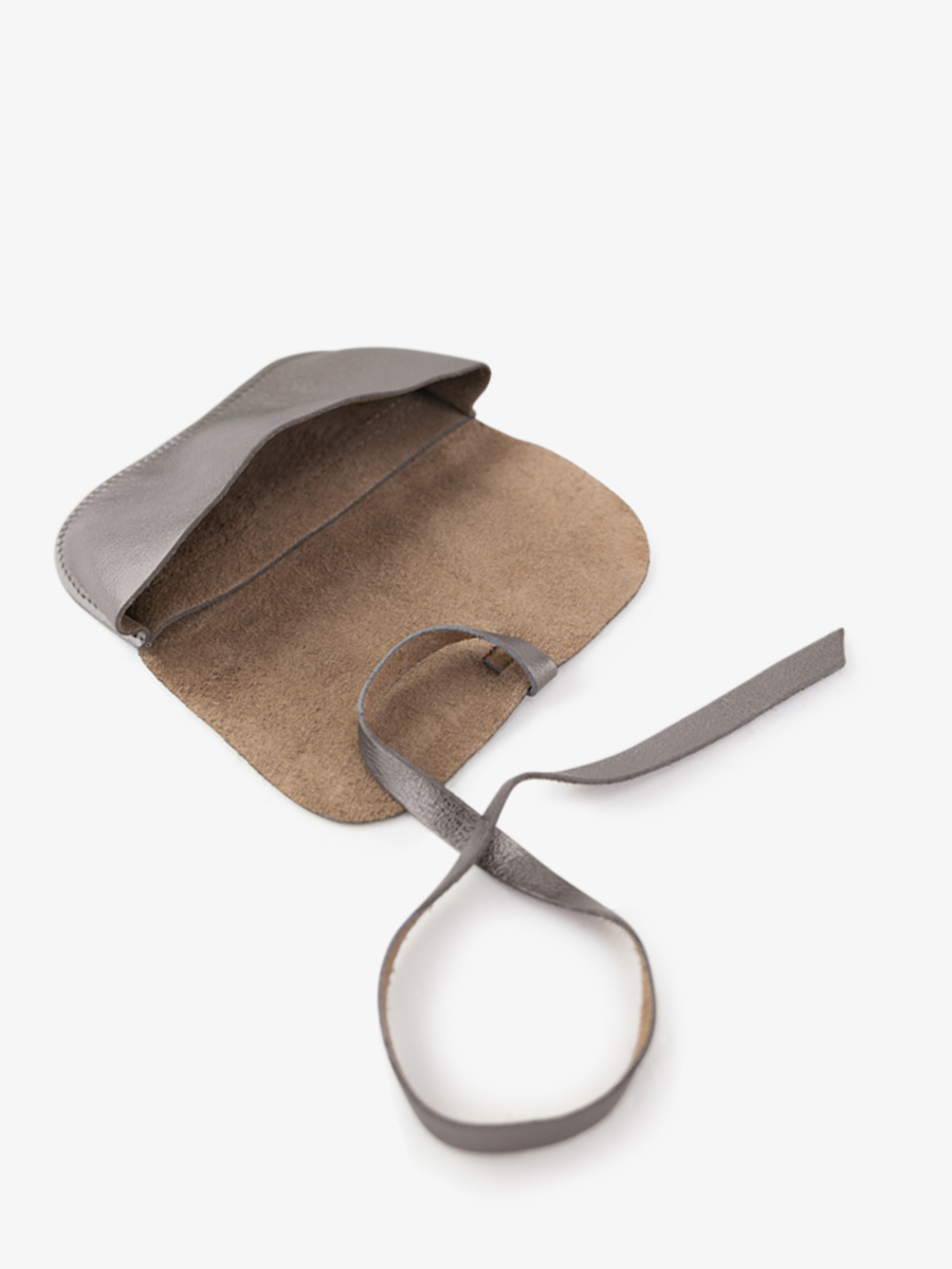 foto-vista-lato-custodia-per-occhiali-in-pelle-argento-custodia-per-occhiali-in-acciaio-paul-marius-m49-gm