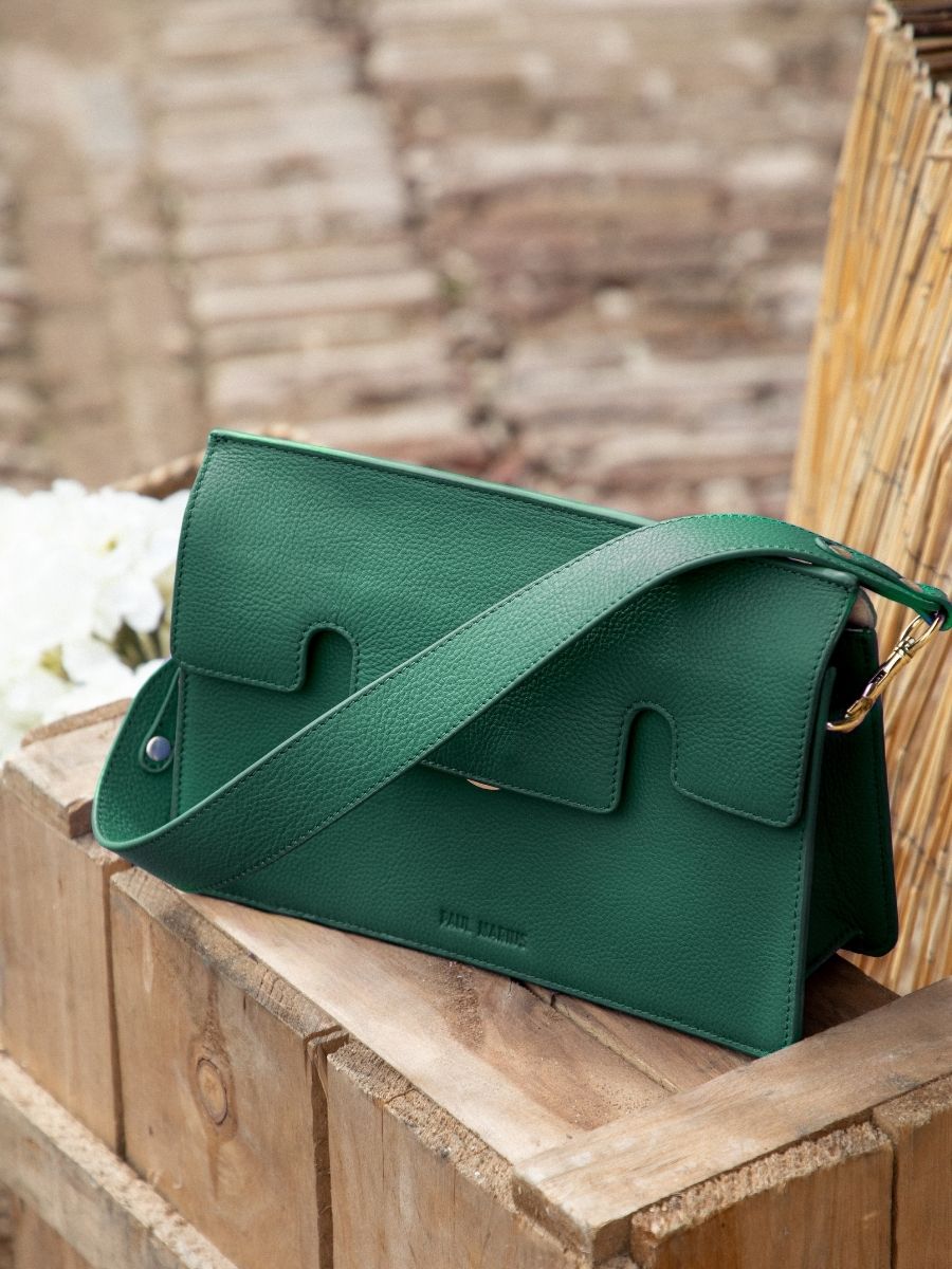 foto-vista-frontale-borsa-baguette-in-pelle-verde-gabrielle-azur-verde-imperial-paul-marius-w42-az-gr