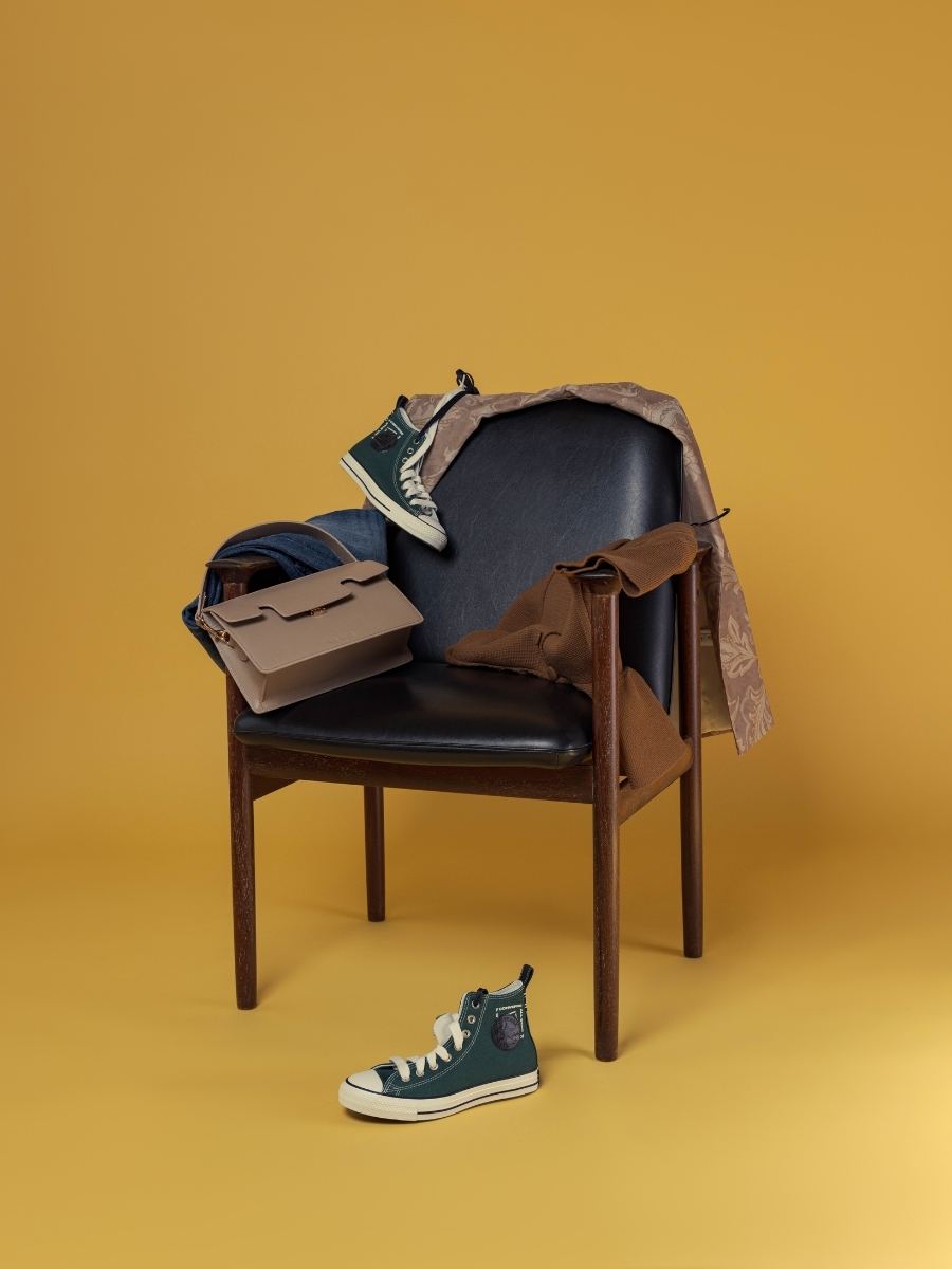 borsa-baguette-in-pelle-gabrielle-taupe-vista-zoom-materiale-w42-bei