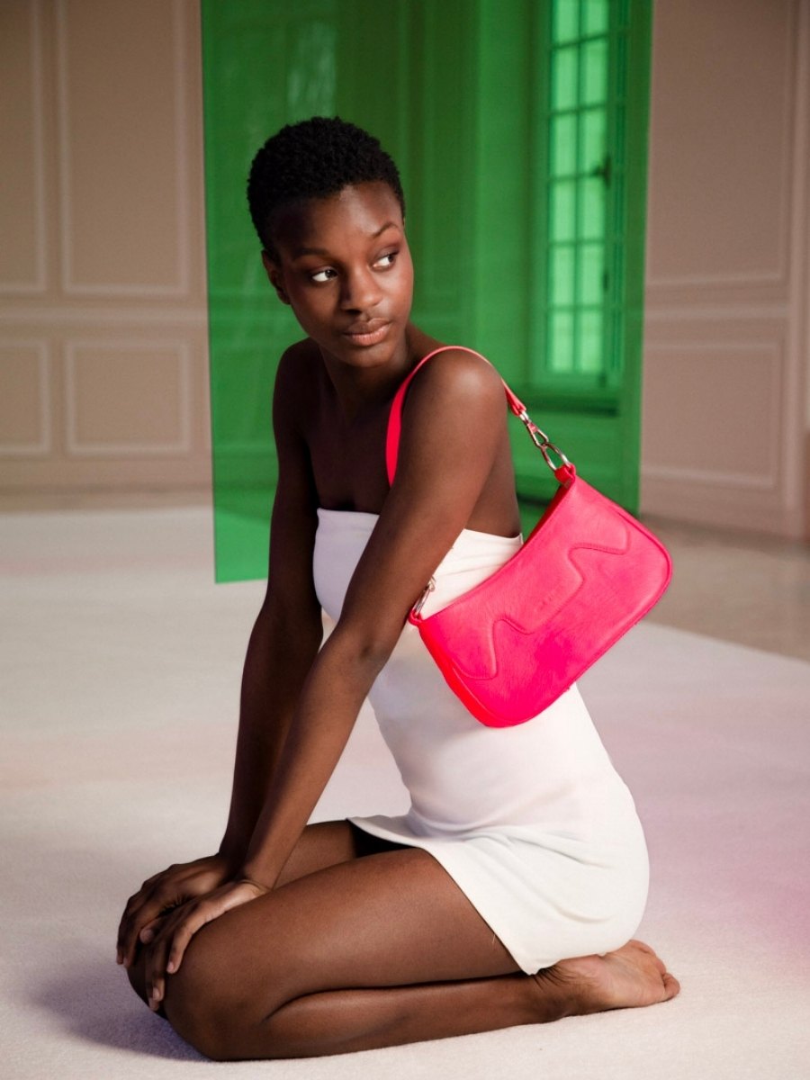 foto-vista-frontale-borsa-a-mezza-luna-in-pelle-rosa-garance-neon-paul-marius-w40-ne-pi