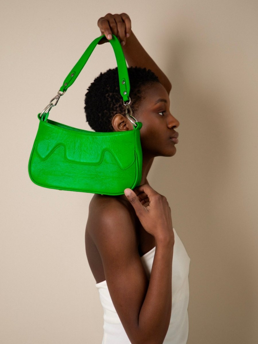 foto-vista-tracolna-borsa-mezzo-luna-in-pelle-verde-garance-neon-paul-marius-w40-ne-gr
