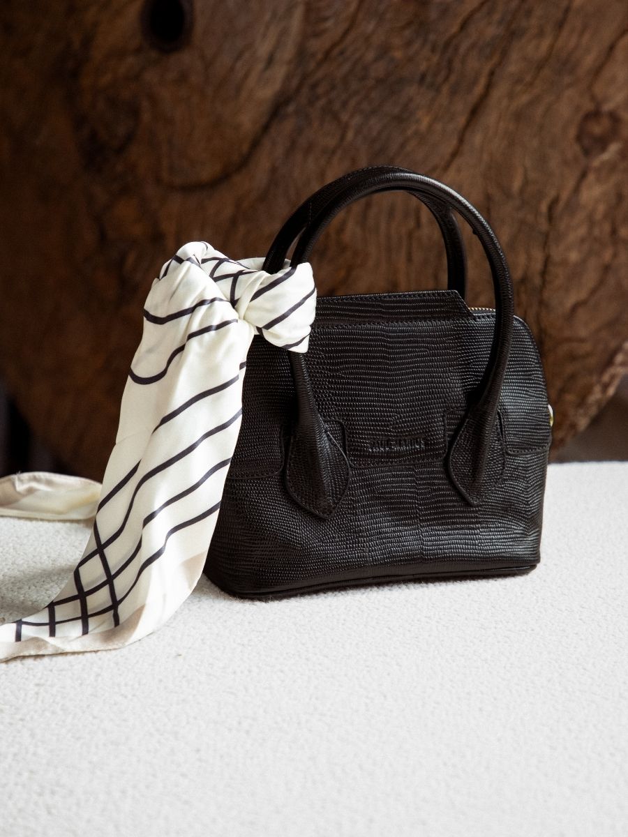 foto-vista-zoom-materiale-mini-borsa-mano-in-pelle-nera-gisele-xs-1960-nero-corvino-paul-marius-w32xs-l-b