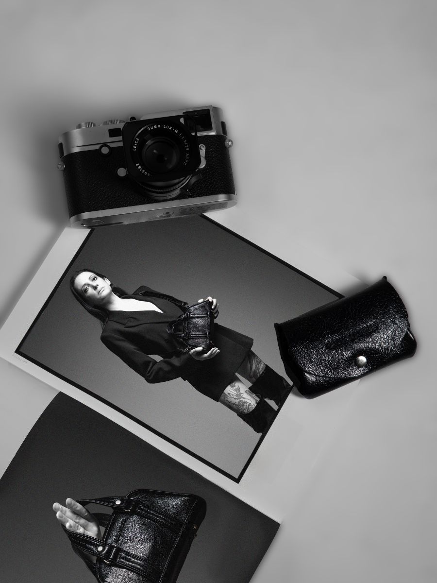 foto-vista-portamonete-in-pelle-nero-scintillante-legustave-eclipse-paul-marius-clp-m-b