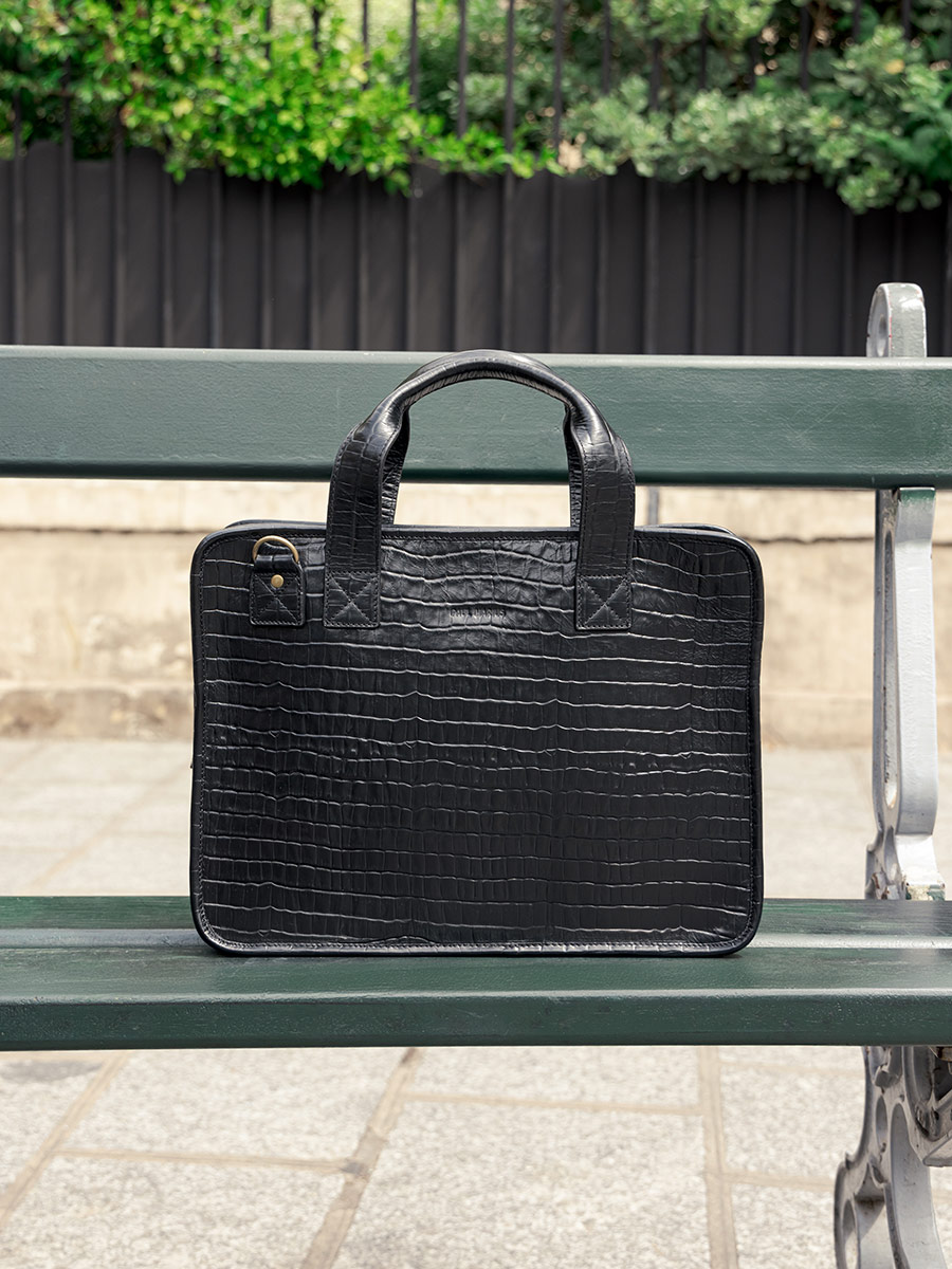 foto-vista-zoom-materiale-portadocumenti-in-pelle-unisex-nero-leconquerant-n2-heritage-nero-corvino-paul-marius-b05-cr-b