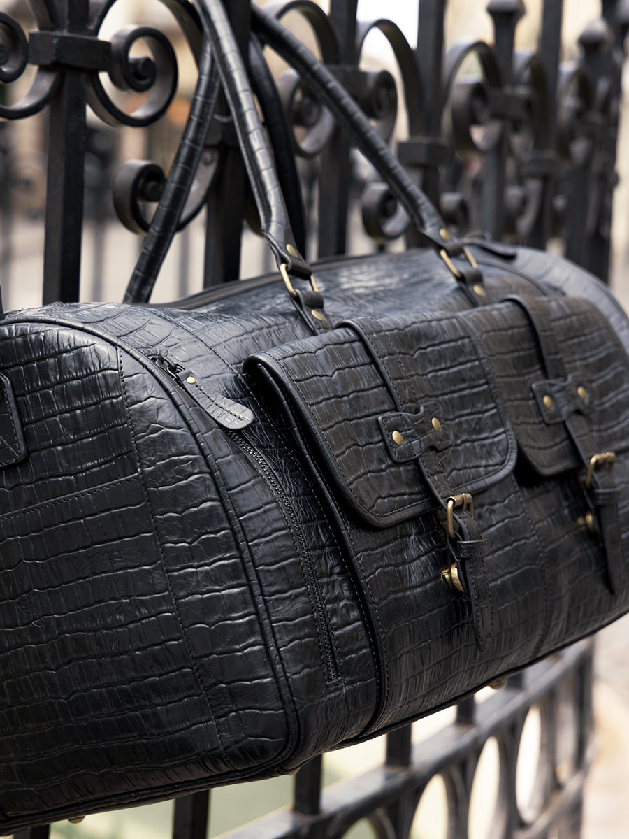 foto-vista-frontale-borsa-da-viaggio-in-pelle-unisex-nera-le48h-heritage-nero-corvino-paul-marius-m107-cr-b