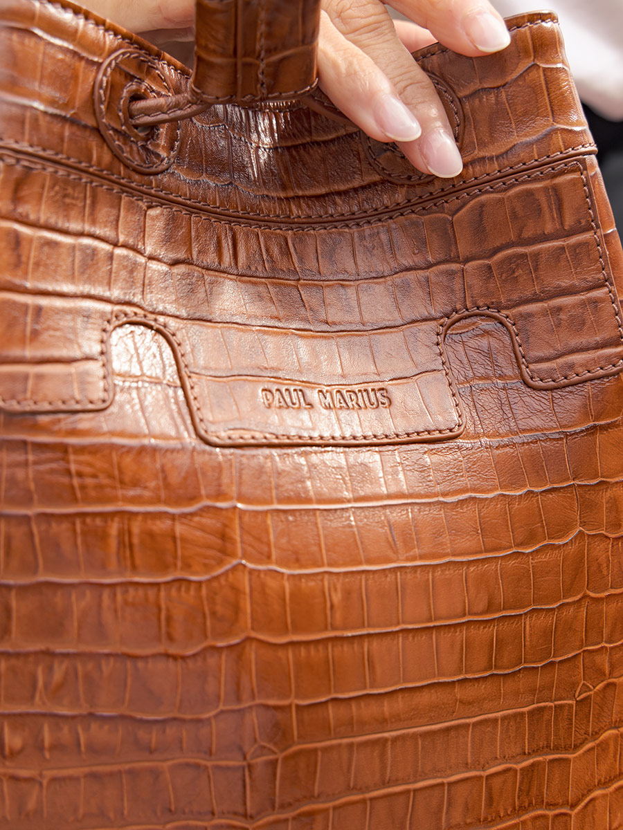 foto-vista-zoom-materiale-borsa-a-secchiello-in-pelle-marrone-ghiaccio-capucine-heritage-paul-marius-w39-cr-db