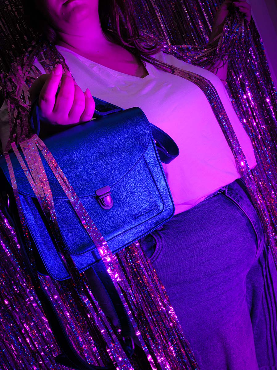 foto-materiale-borsa-a-tracolna-in-pelle-donna-blu-mademoiselle-george-ultraviolet-paul-marius