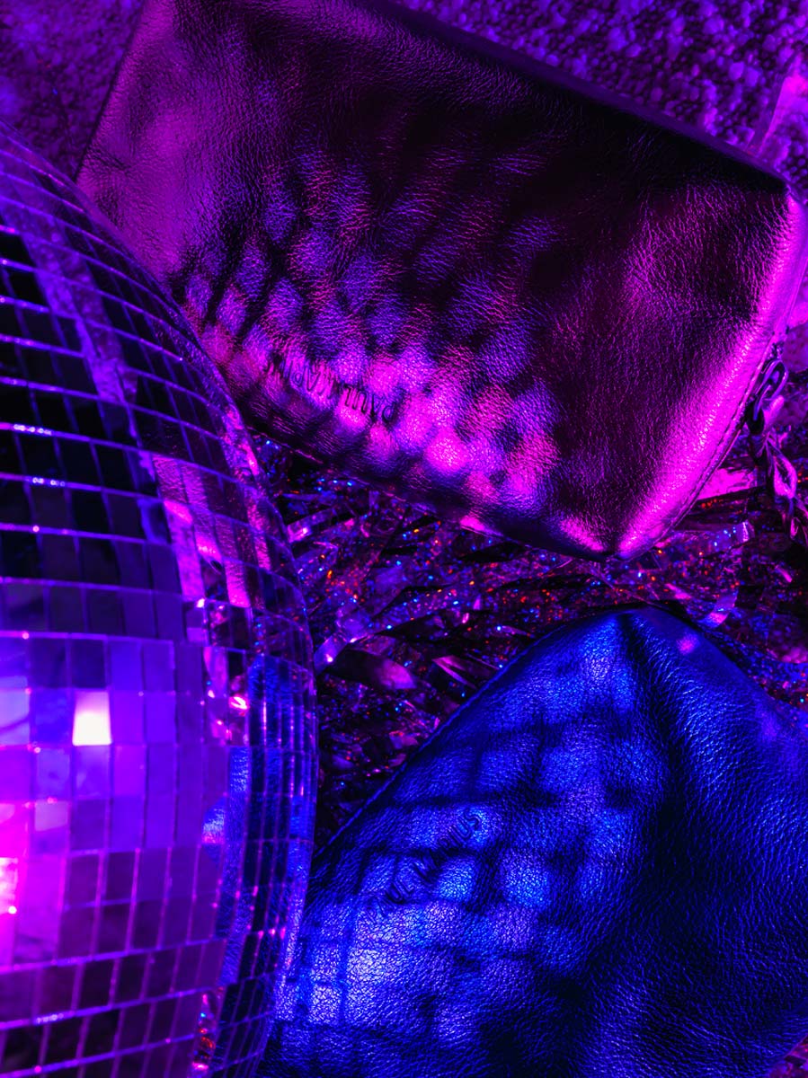 foto-porta-pochette-in-pelle-donna-blu-adele-ultraviolet-paul-marius-m500-uv-b