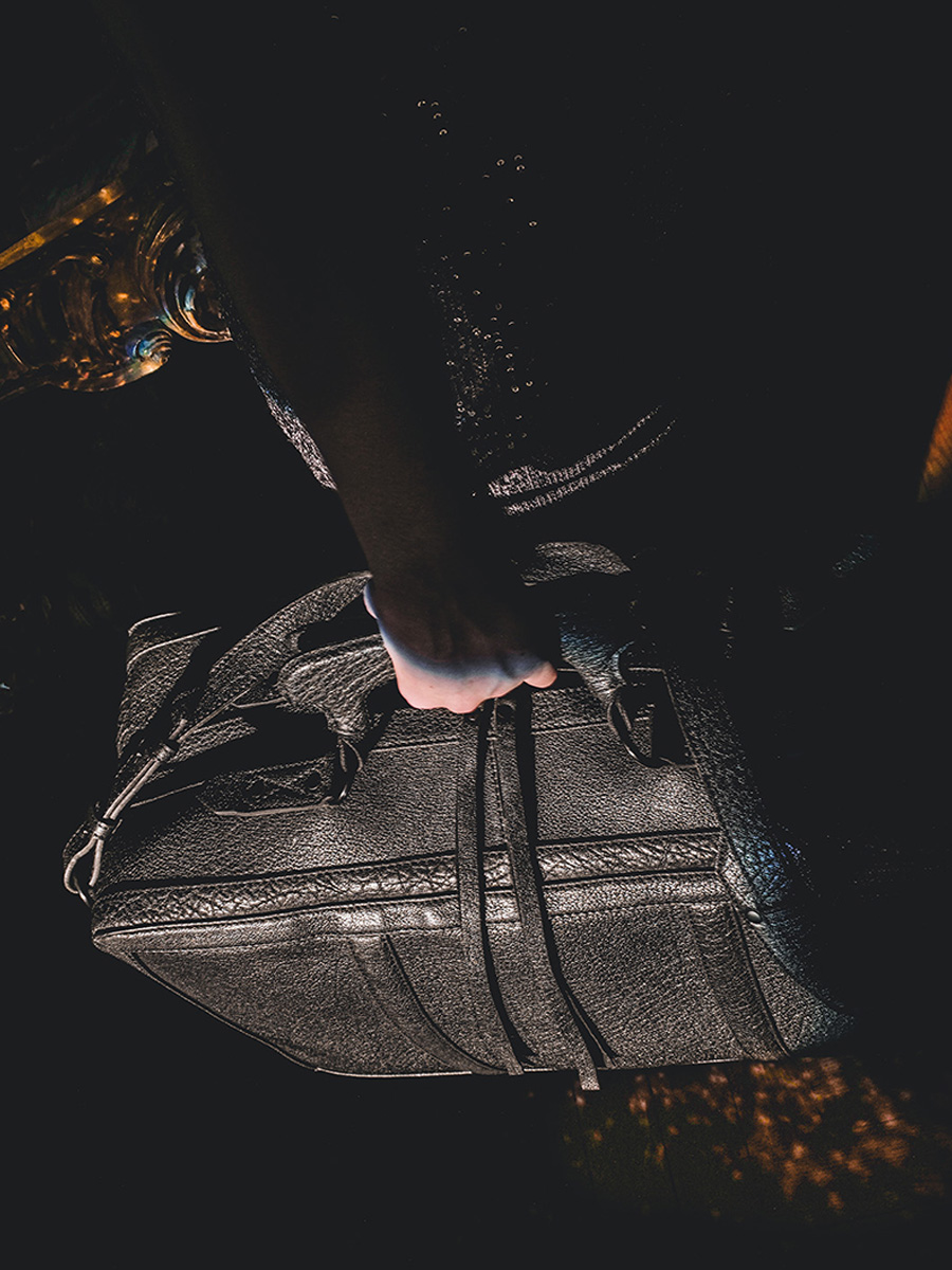 foto-materiale-malle-cuir-femme-noir-lamalle-l-edition-noire-paul-marius-t02l-bed-n1