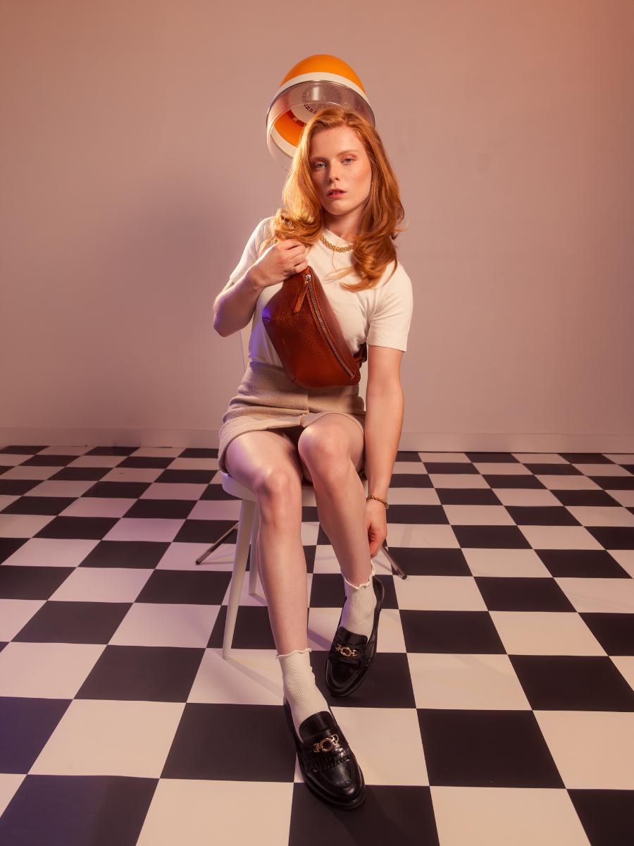 foto-vista-portata-borsa-banana-in-pelle-ramata-labanane-ginger-paul-marius-m503-m-o