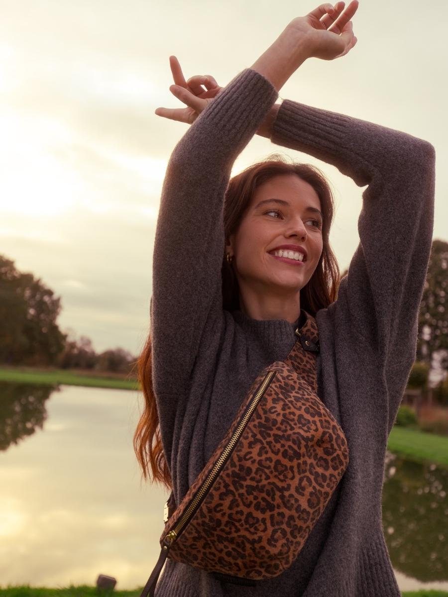 foto-vista-portata-marsupio-in-pelle-leopardato-nero-labanane-leopard-noir-paul-marius-m503-lp-b