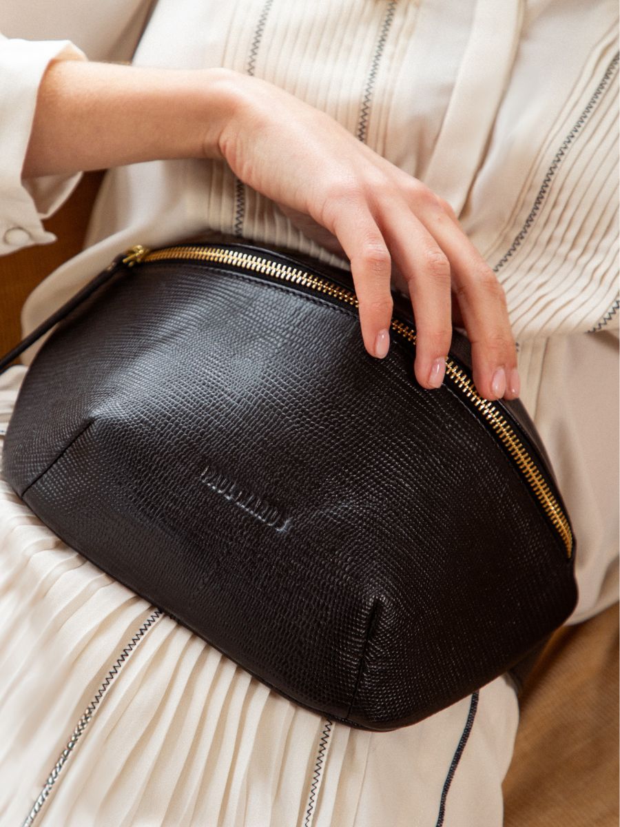 foto-vista-portata-marsupio-in-pelle-nero-corvino-labanane-1960-paul-marius-m503-l-b