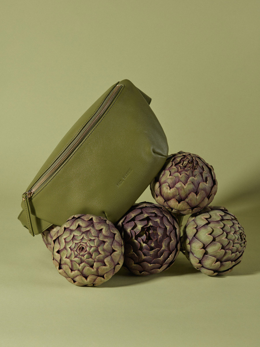 sac-banane-cuir-labanane-vert-olive-vue-zoom-matiere-m503-gr-o