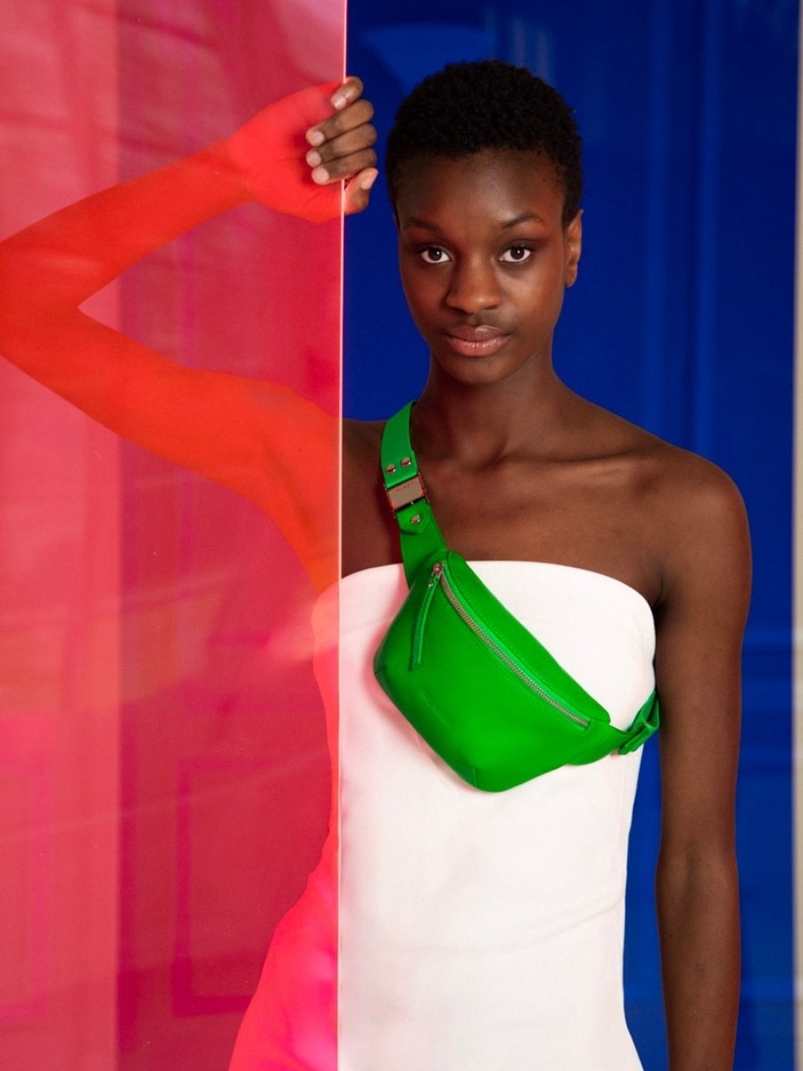 foto-vista-frontale-marsupio-in-pelle-verde-labanane-xs-neon-paul-marius-m503xs-ne-gr