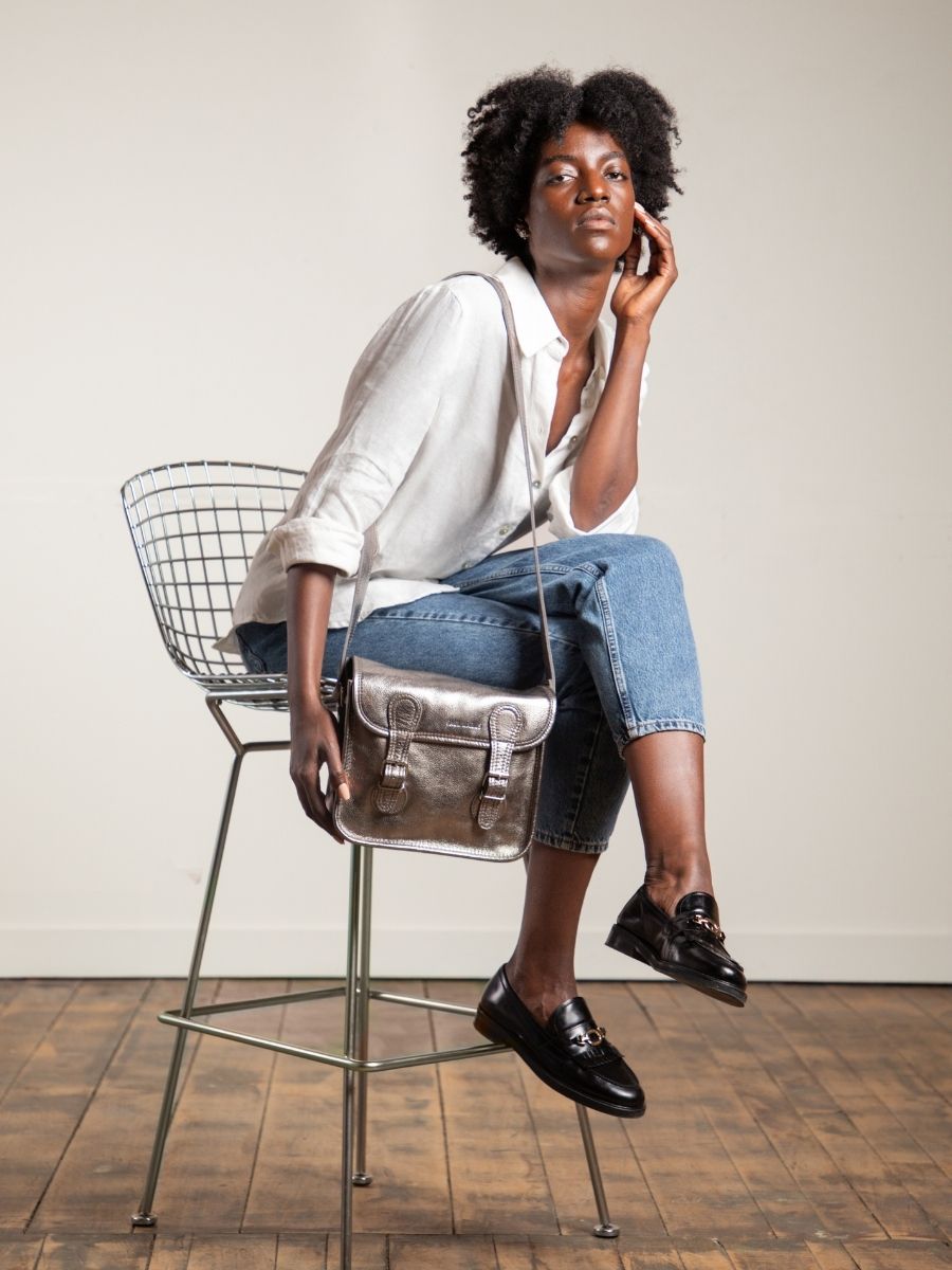 foto-zoom-materiale-borsa-a-tracolma-in-pelle-argento-lasacoche-s-acciaio-paul-marius-m02s10-gm