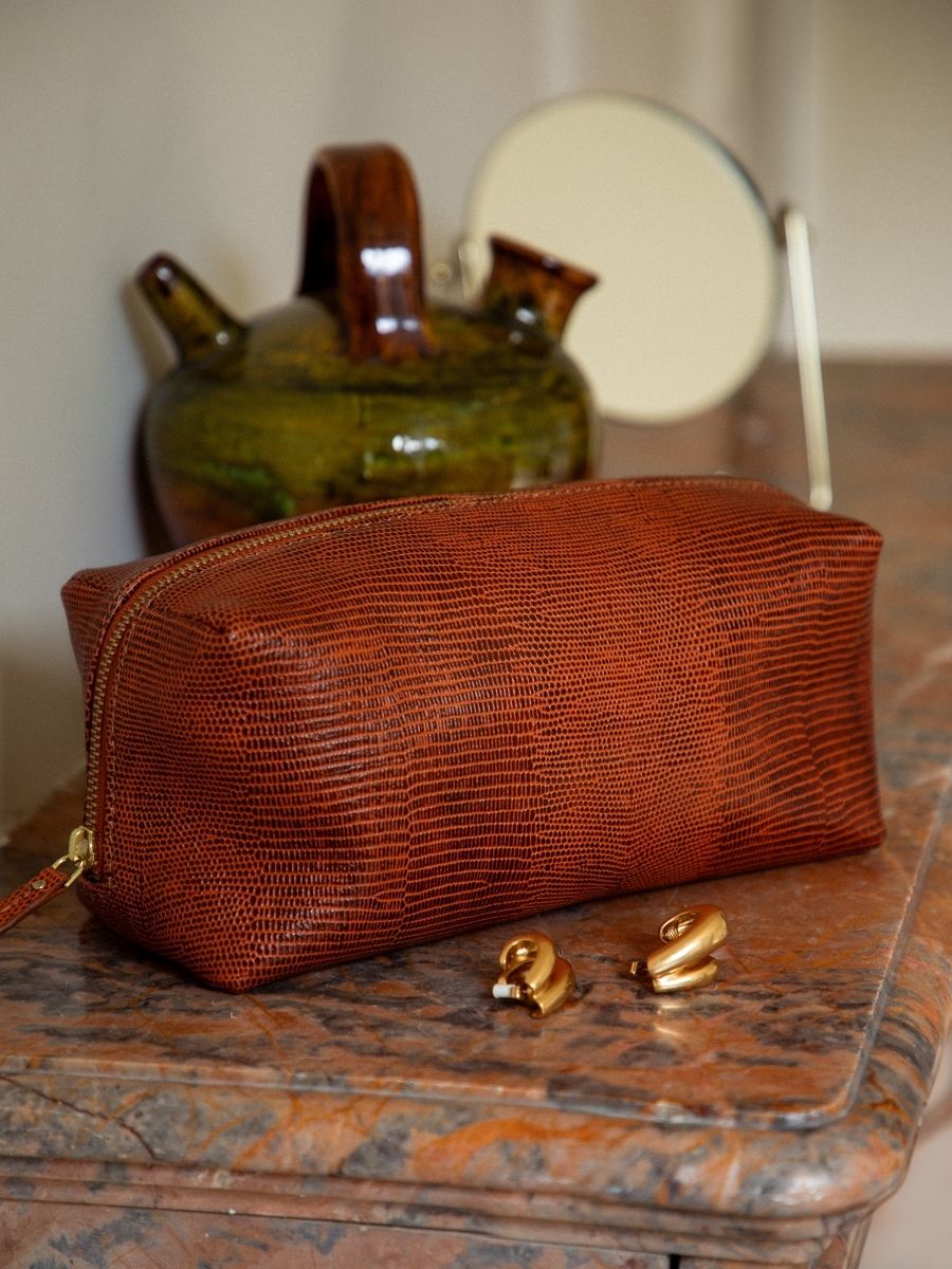 foto-vista-di-portata-trousse-da-toilette-in-cuoio-marrone-lebarbier-ambra-paul-marius-m501-l-l