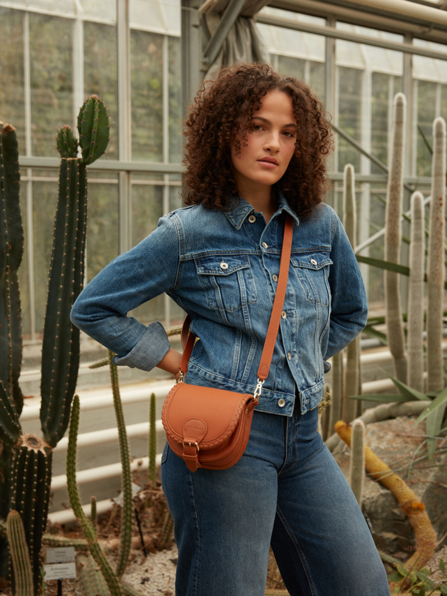 mini-borsa-a-tracolla-in-pelle-marrone-lebobo-xs-naturale-vista-da-portata-w61xs-l