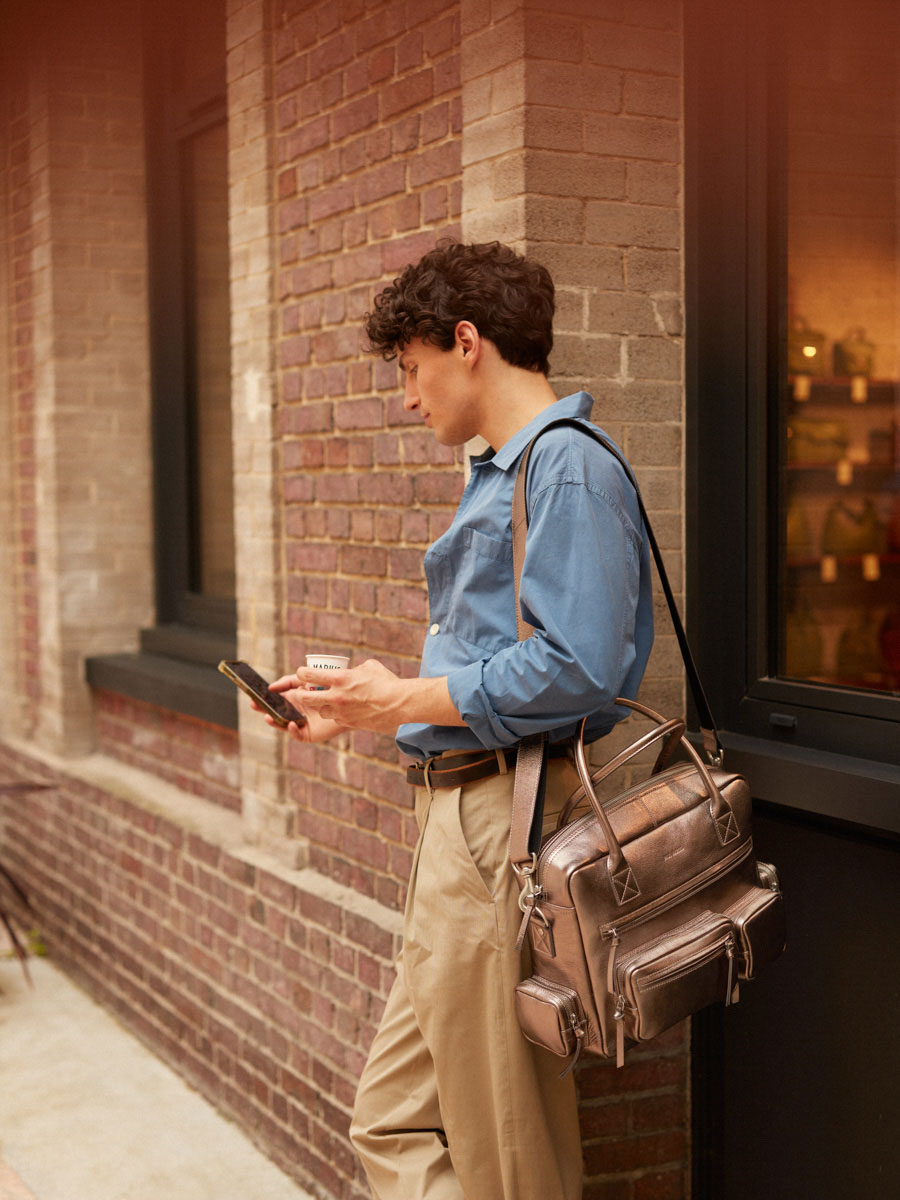 portadocumenti-multitasche-ledandy-90s-rame-vista-dalla-distanza-w204-c