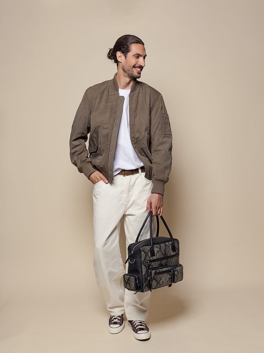 portadocumenti-multitasche-ledandy-90s-pitone-grigio-nero-vista-zoom-materiale-w204-p-gre-b