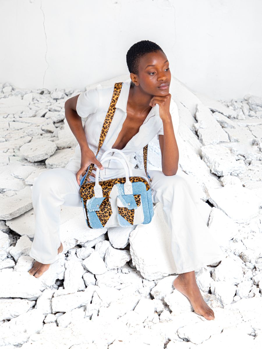 foto-vista-zoom-materiale-borsa-mano-in-pelle-bianca-leopardata-ledandy-s-chimere-denim-bianca-paul-marius-w04s-ch-w-denim
