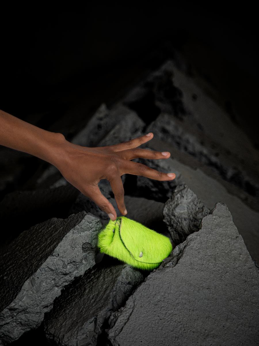 foto-vista-porta-moneta-in-pelle-verde-legustave-creature-verde-acido-paul-marius-clp-crea-s-gr