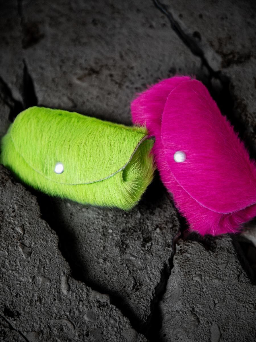 foto-vista-zoom-materiale-portamonete-in-pelle-verde-legustave-creatura-verde-acida-paul-marius-clp-crea-s-gr