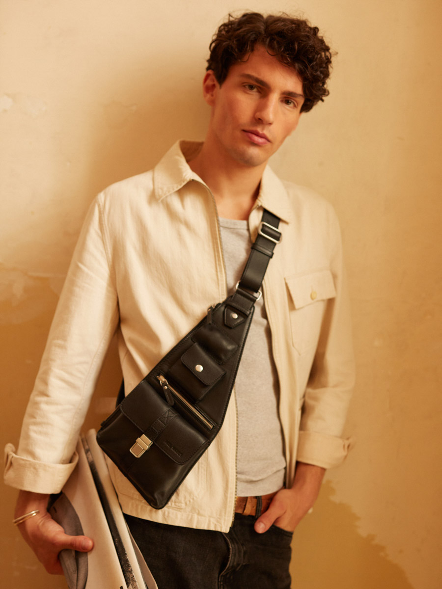 borsa-a-tracolla-in-pelle-holster-nero-olio-vista-portata-w62-obl